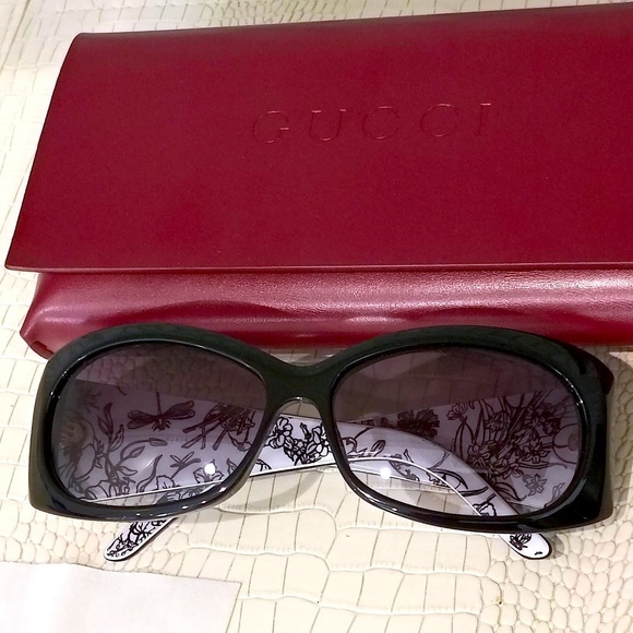 Rare New (Old Stock) Gucci GG 3079/S Black/White A70JJ 50 X 14 130V Sunglasses.